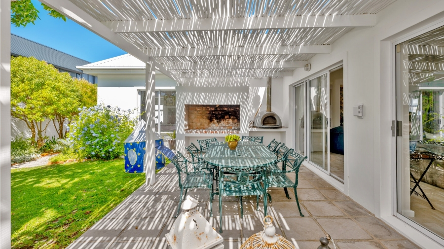 4 Bedroom Property for Sale in Struisbaai Western Cape
